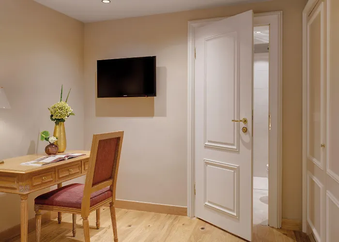 Excelsior By Geisel Hotel